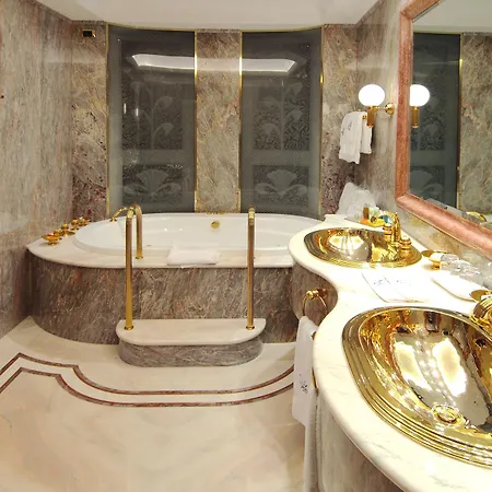 Royal Carlton Hotel