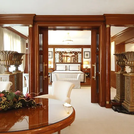 Hotel Royal Carlton 4*
