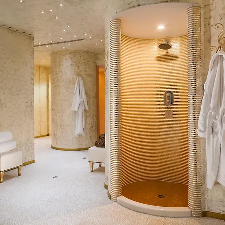 Royal Carlton Hotel 4*