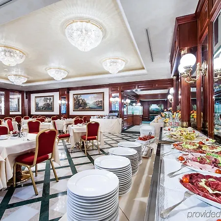 Royal Carlton Hotel