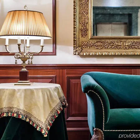 Hotel Royal Carlton