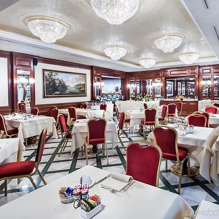 Hotel Royal Carlton 4*