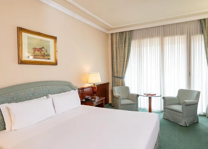Отель Royal Carlton 4*
