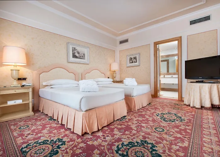 Отель Royal Carlton 4*