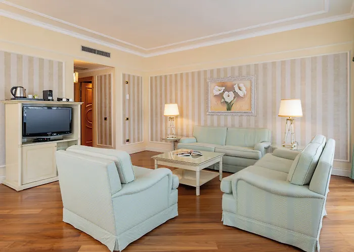 Отель Royal Carlton 4*