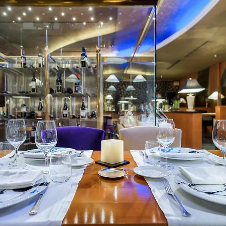 Отель Royal Carlton 4*