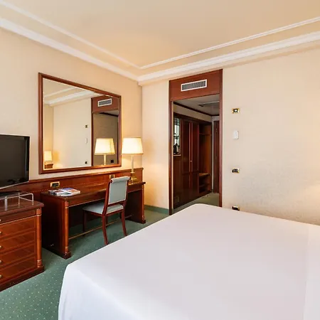 Royal Carlton Hotel 4*
