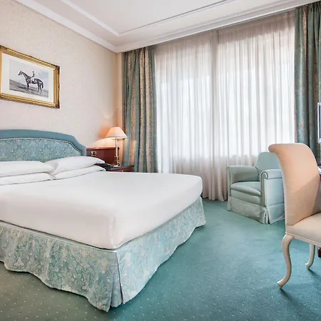 Отель Royal Carlton 4*