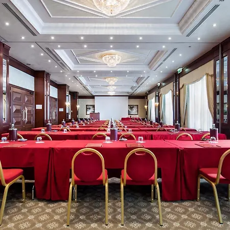 Отель Royal Carlton