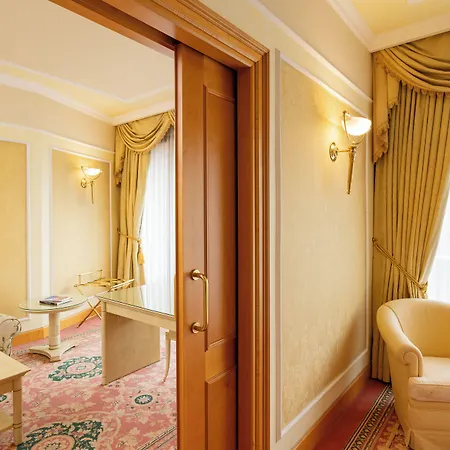Отель Royal Carlton 4*