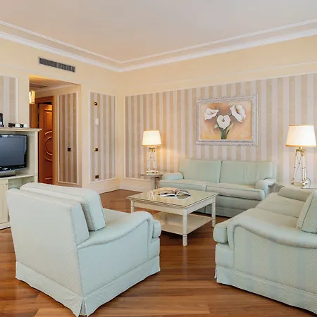 Отель Royal Carlton 4*