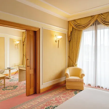 Royal Carlton Szálloda