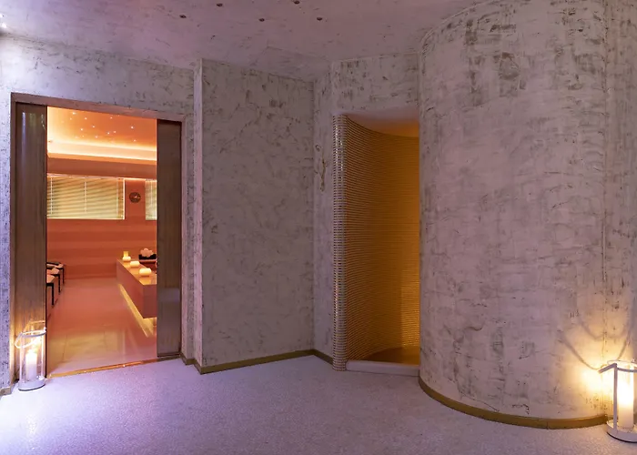 皇家卡尔顿酒店 4*