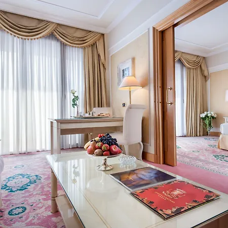 رويال كارلتون فندق 4*