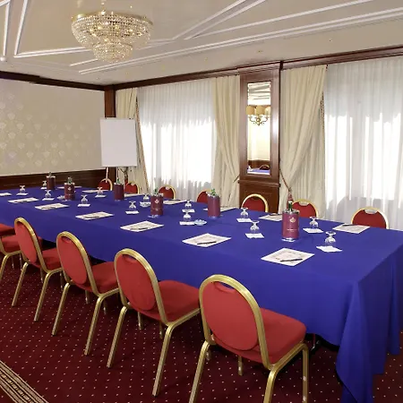 رويال كارلتون فندق 4*