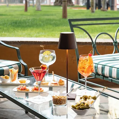 Royal Carlton Otel 4*