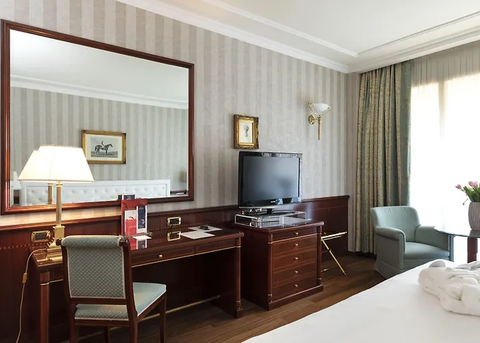 Royal Carlton Otel 4*