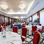 מלון Royal Carlton 4*