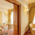 מלון Royal Carlton 4*