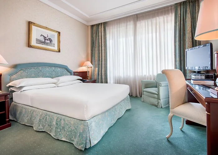 Hotel Royal Carlton 4*