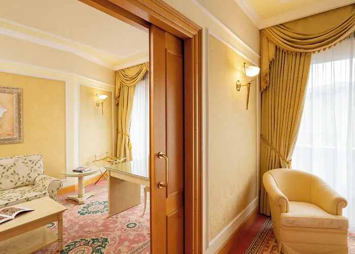 Hotel Royal Carlton 4*